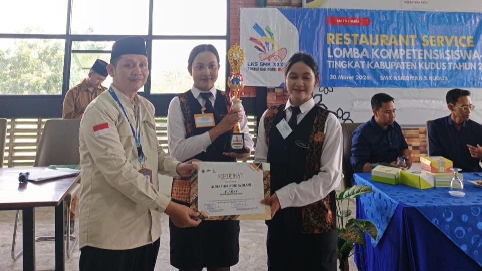 Juara 1 Lomba LKS Mata Lomba Restaurant Service